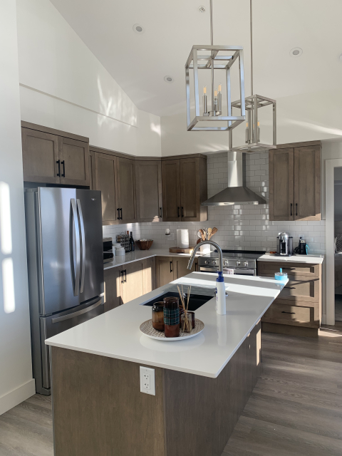 Modern & Cozy 3-Bedroom Ski Chalet | Family-Friendly Big White Getaway