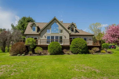 Casa soleggiata con grande terrazza su 2 acri, a pochi minuti da Saratoga Springs