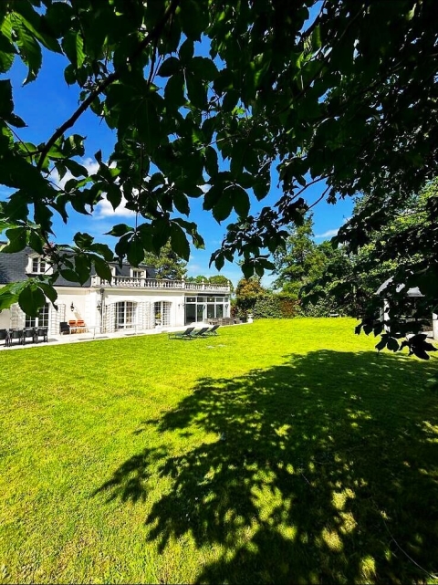 Villa Mandalika — indoor pool & spa, 3,000 m² park, 25 min from Paris & Disney