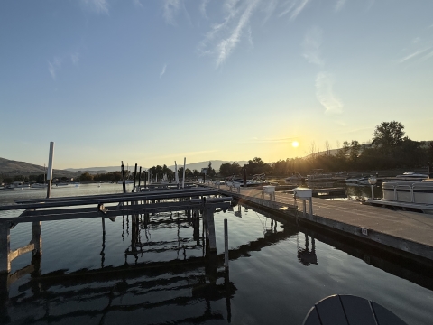 Vie en station balnéaire sur le lac Okanagan