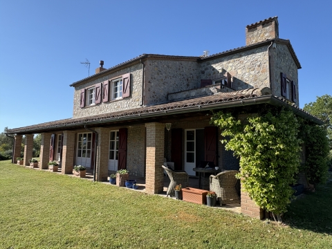 Maison de campagne avec jardin privé et piscine dans le cœur verdoyant de l’Italie
