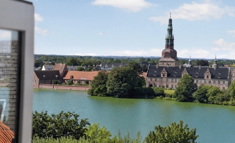 Fantastisches Schloss & Seeblick 127 m² Wohnung 36 m² Terrasse