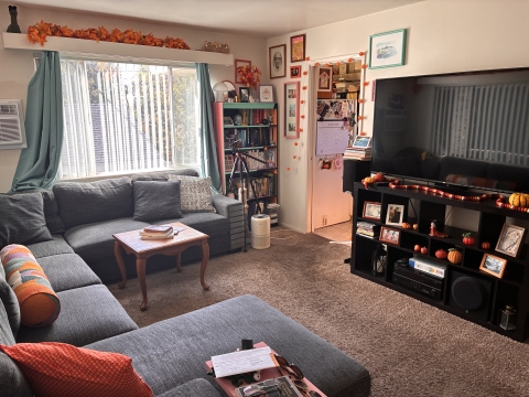 An Apt 10 Minutes from Disneyland and Close to Cute Coffee Shops??
