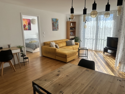 Helle 2,5-Zimmer-Wohnung mit großem Balkon, ruhig und mit Blick auf den Park (10 Minuten von Lausanne entfernt)