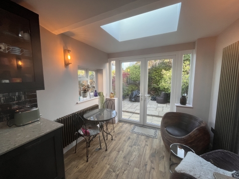 Elegante piso costero de dos habitaciones, a 90 minutos de Londres
