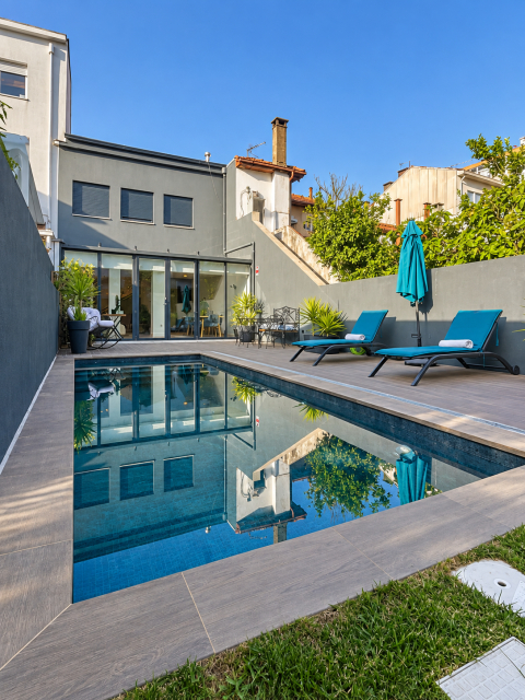 Casa geminada no centro da cidade com piscina